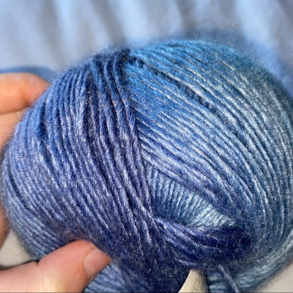 Blue/purple yarn - Picture 3 of 3